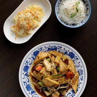 515. Tofu z warzywami po syczuańsku