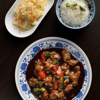 505. Kurczak w sosie teriyaki z warzywami