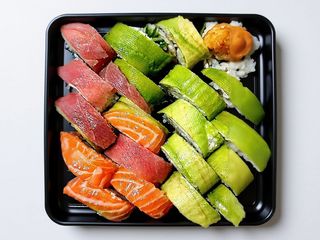 Wege Roll - warzywa w tempurze zawinięte w awokado