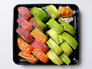 Shinku Roll - karmazyn w tempurze zawinięty w mango