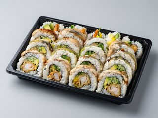 Dragon Roll - krewetka w tempurze zawinieta w węgorza i awokado  