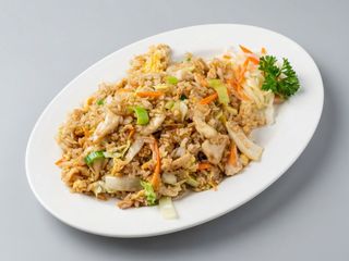 Jaja i ryż z mięsem drobiowym 