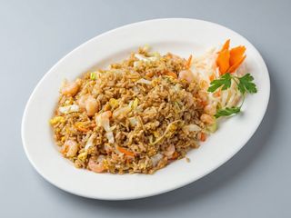 Ryż smażony z krewetkami coctailowymi