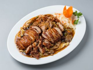 Osiem skarbów chrupiąca kaczka  