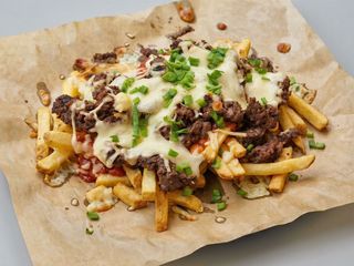 Frytki "chilli cheese"
