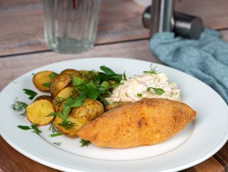 Strogonow/smażone ziemniaki/buraczki