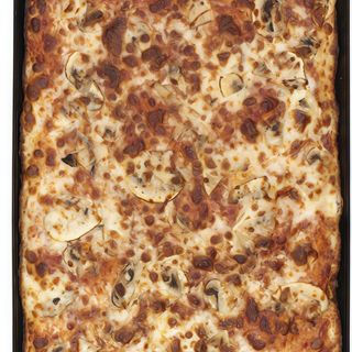 Pizza z serem i pieczarkami