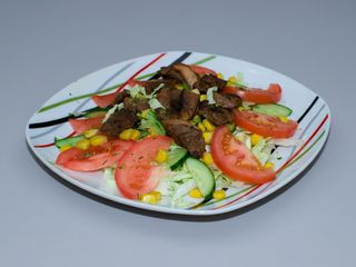 Sałatka z gyrosem 