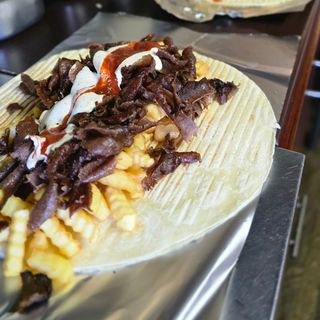 Kebab w cieście z frytki,serem amerykanin