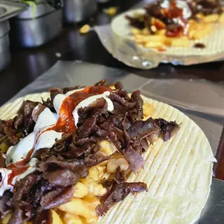 Kebab w cieście xl z frytkami,surowkami,miesem