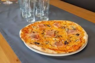 Pizza Prosciutto e Salame 