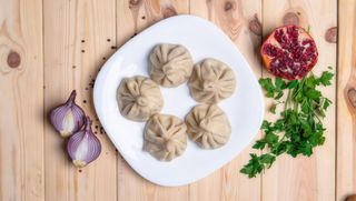 Pierogi nadziewane szpinakiem z przyprawami - 5szt