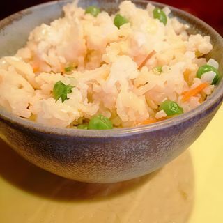 Ryż zasmażany z warzywami i z jajkiem 