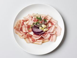 Słonina gruba z czosnkiem (salo)