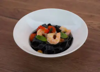 Czarne Tagiatelle fresca z krewetkami 31/40