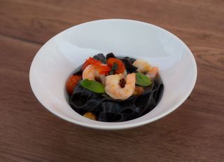 Czarne Tagiatelle fresca z krewetkami  31/40