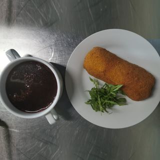 Barszczyk czerwony z krokietem