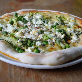 Pizza Zemsta Bercika 45 cm,ser mozzarella,pomidor,kukurydza,groszek