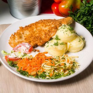 Ryba mintaj,ziemniaki,surówka