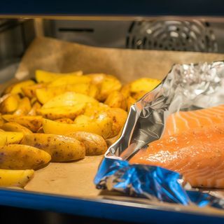 Łosoś filet norweski premium 200 g,ziemniaki,surówka