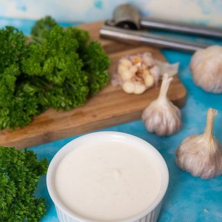 Sos czosnkowy z jogurtem