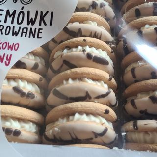 Kremówki zdobione o smaku morelowo- smietankowym