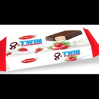 Batoniki z ciasta biszkoptowego z nadzieniem truskawkowym w polewie kakaowej