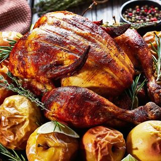 Kurczak z rożna 1 szt, frytki, surówka, zupa dnia gratis