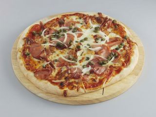 Pizza Wampira 45 cm, ser ,szynka ,pieczarki, czosnek