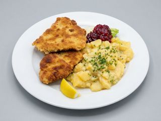 Schab siekany z cebulką, ziemniaki, surówka, zupa dnia gratis