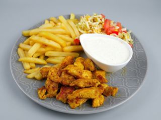 Shoarma z kurczaka ziemniaki surówka ,zupa dnia gratis