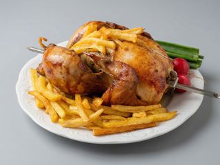 Cały kurczak z rożna 1 szt,ziemniaki,surówka,zupa