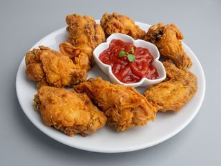 10 szt ( Hot Wings) pikantne skrzydełka ,sos