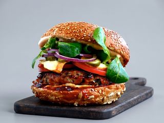 Burger góral z oscypkiem