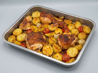 1/4 kurczak z rożna, ziemniaki, surówka