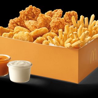 Zestaw 5 szt stripsy,5 szt nugetsy,5szt skrzydełka ,frytki, pepsi 0,5 l