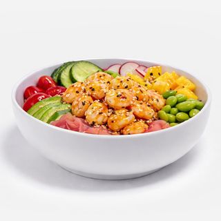 Poke bowl krewetki