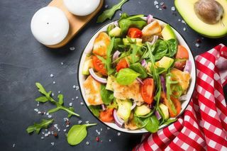 Sałatka z grillowanym kurczakiem