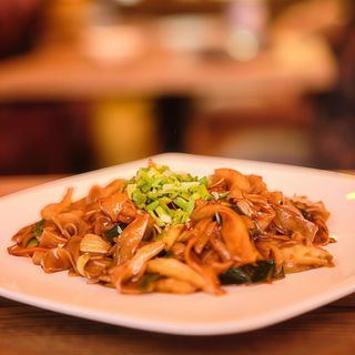 Phad See Ew Khai z kurczakiem