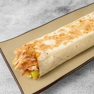 Kebab w cieście gigant z frytkami ( XXL )