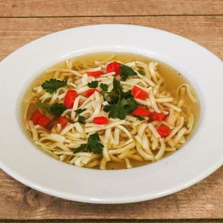 Rosół z kury z makaronem