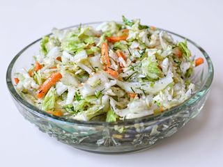 Surówka z kapusty białej