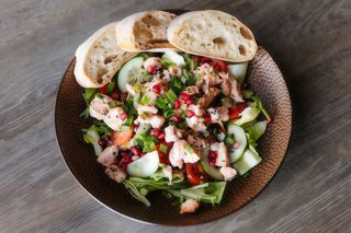 Sałatka z łososiem