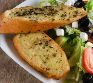 Pieczywo czosnkowe zapiekane serem