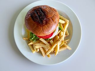 Burger (wołowina 200g)