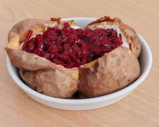 Kumpir z buraczkami mały