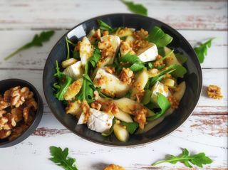 Sałatka z chrupiącymi polędwiczkami z kurczaka