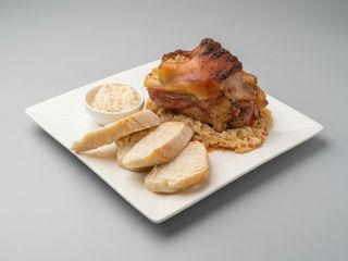 Golonko wieprzowe ziemniaczkami i kapustą