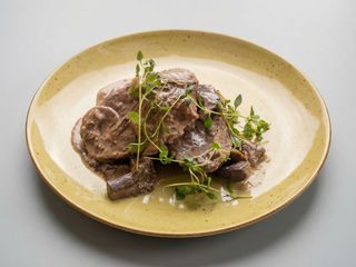 Cielęcina duszona w sosie borowikowym