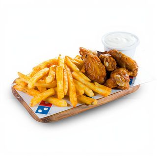 Wings Box z frytkami i sosem czosnkowym